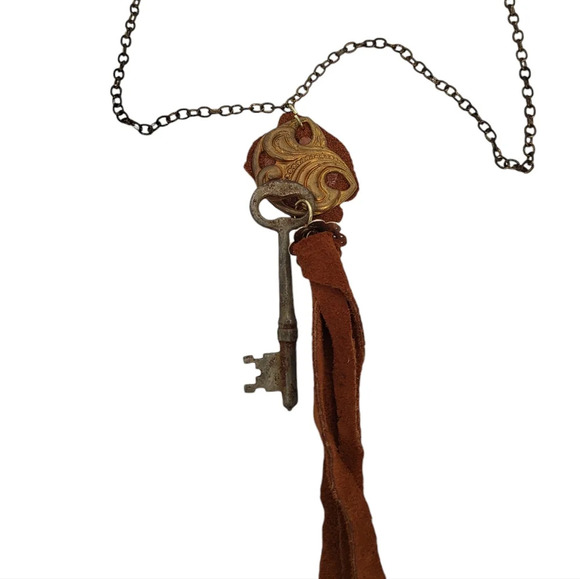 SKELETON Key Suede Fringe Gold Embossed Metal Necklace - Picture 1 of 2
